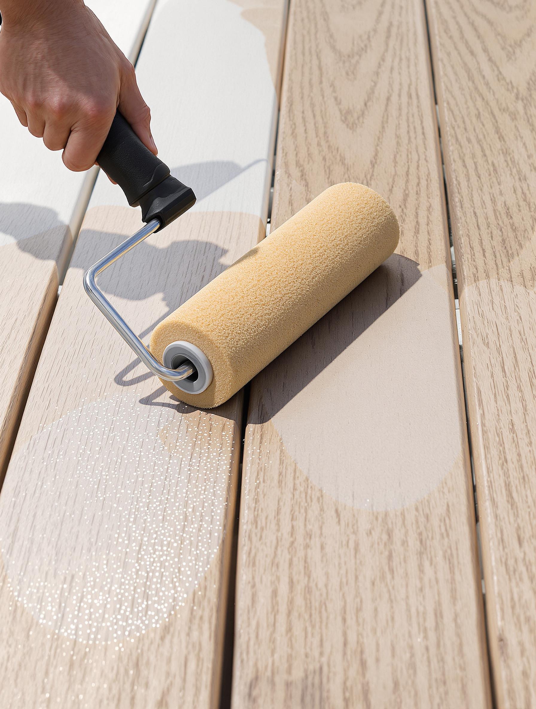 application huile saturateur terrasse bois rouleau protection UV