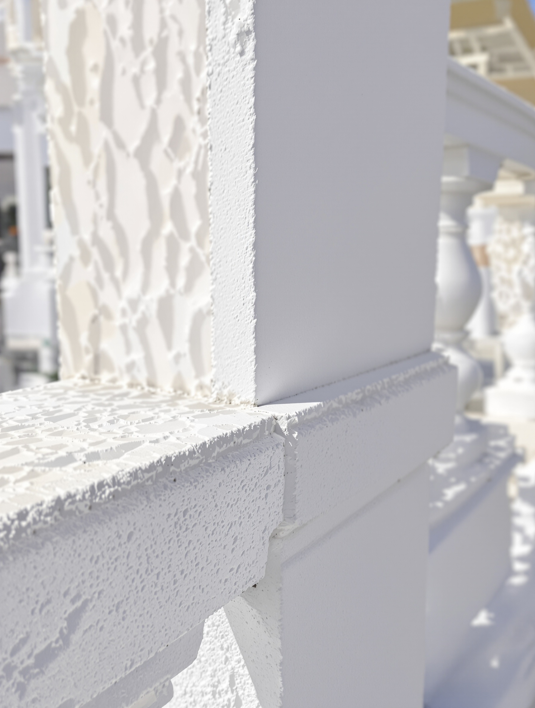 Balustrade béton peinte finition hydrofuge zoom texture soleil