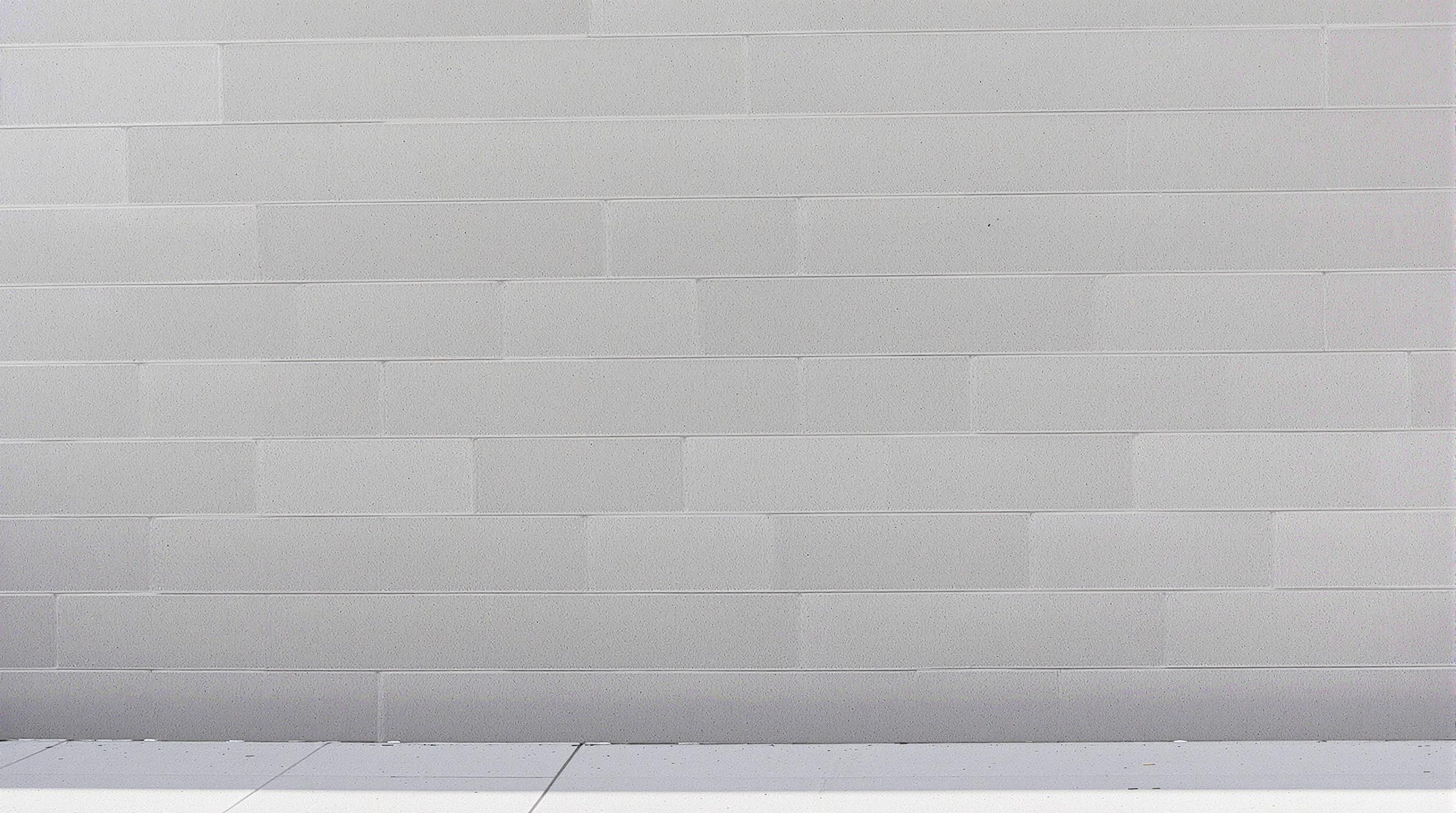Mur en parpaings bruts extérieur peu esthétique